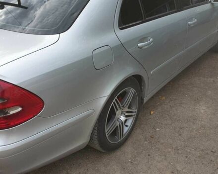 Серый Мерседес 220, объемом двигателя 2.2 л и пробегом 390 тыс. км за 3900 $, фото 2 на Automoto.ua