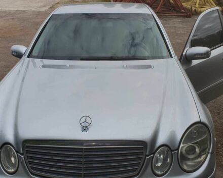 Серый Мерседес 220, объемом двигателя 2.2 л и пробегом 390 тыс. км за 3900 $, фото 10 на Automoto.ua