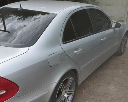 Серый Мерседес 220, объемом двигателя 2.2 л и пробегом 390 тыс. км за 3900 $, фото 3 на Automoto.ua