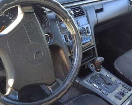 Серый Мерседес 220, объемом двигателя 2.2 л и пробегом 300 тыс. км за 1894 $, фото 6 на Automoto.ua