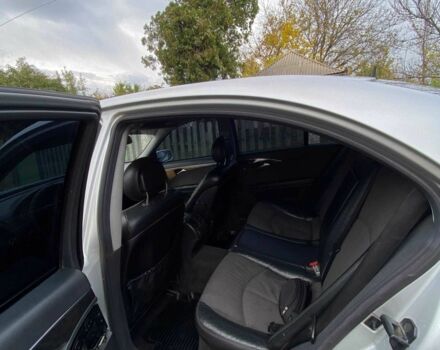 Серый Мерседес 220, объемом двигателя 2 л и пробегом 500 тыс. км за 3600 $, фото 7 на Automoto.ua