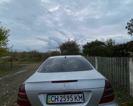 Серый Мерседес 220, объемом двигателя 2 л и пробегом 500 тыс. км за 3600 $, фото 4 на Automoto.ua