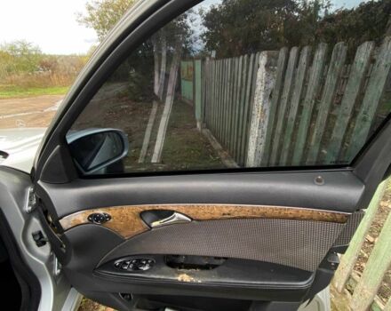 Серый Мерседес 220, объемом двигателя 2 л и пробегом 500 тыс. км за 3600 $, фото 6 на Automoto.ua