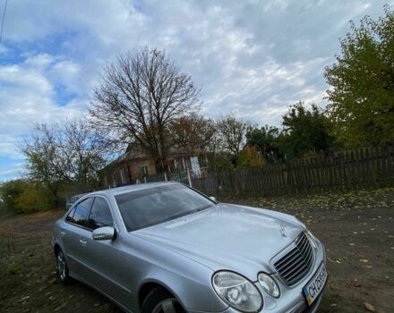 Серый Мерседес 220, объемом двигателя 2 л и пробегом 500 тыс. км за 3600 $, фото 1 на Automoto.ua