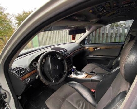 Серый Мерседес 220, объемом двигателя 2 л и пробегом 500 тыс. км за 3600 $, фото 8 на Automoto.ua