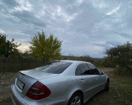 Серый Мерседес 220, объемом двигателя 2 л и пробегом 500 тыс. км за 3600 $, фото 3 на Automoto.ua