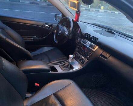 Серый Мерседес 220, объемом двигателя 2.2 л и пробегом 257 тыс. км за 5999 $, фото 4 на Automoto.ua