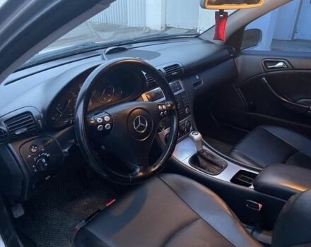 Серый Мерседес 220, объемом двигателя 2.2 л и пробегом 257 тыс. км за 5999 $, фото 7 на Automoto.ua