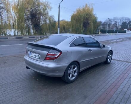 Серый Мерседес 220, объемом двигателя 2.2 л и пробегом 257 тыс. км за 5999 $, фото 1 на Automoto.ua