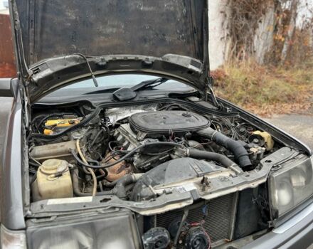 Серый Мерседес 220, объемом двигателя 2.3 л и пробегом 300 тыс. км за 1800 $, фото 19 на Automoto.ua