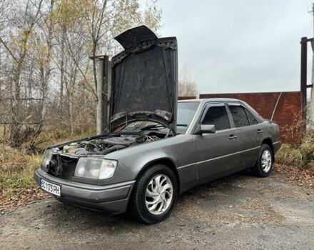 Серый Мерседес 220, объемом двигателя 2.3 л и пробегом 300 тыс. км за 1800 $, фото 18 на Automoto.ua