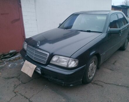 Серый Мерседес 220, объемом двигателя 2.2 л и пробегом 333 тыс. км за 1200 $, фото 1 на Automoto.ua