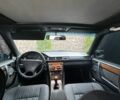 Серый Мерседес 220, объемом двигателя 2.2 л и пробегом 497 тыс. км за 3476 $, фото 4 на Automoto.ua