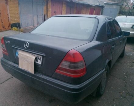 Серый Мерседес 220, объемом двигателя 2.2 л и пробегом 333 тыс. км за 1200 $, фото 2 на Automoto.ua