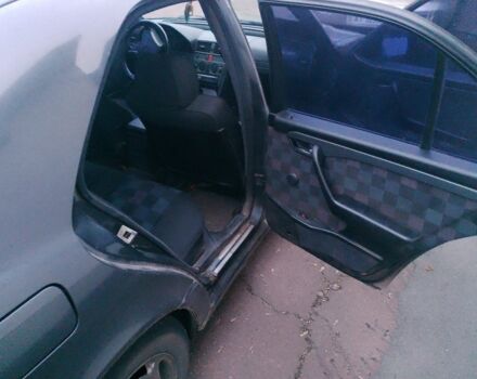 Серый Мерседес 220, объемом двигателя 2.2 л и пробегом 333 тыс. км за 1200 $, фото 8 на Automoto.ua