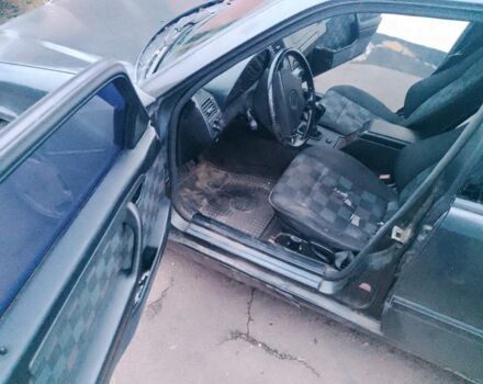 Серый Мерседес 220, объемом двигателя 2.2 л и пробегом 333 тыс. км за 1200 $, фото 10 на Automoto.ua