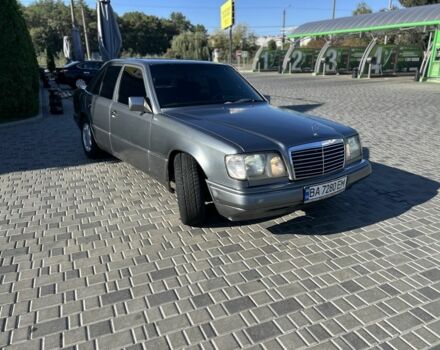 Серый Мерседес 220, объемом двигателя 2.2 л и пробегом 497 тыс. км за 3476 $, фото 6 на Automoto.ua
