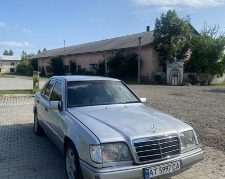 Сірий Мерседес 220, об'ємом двигуна 2.2 л та пробігом 370 тис. км за 1550 $, фото 1 на Automoto.ua