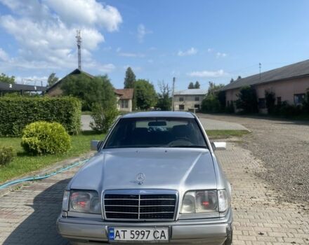 Сірий Мерседес 220, об'ємом двигуна 2.2 л та пробігом 370 тис. км за 1800 $, фото 2 на Automoto.ua