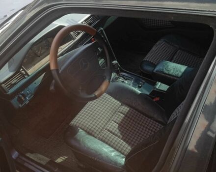 Сірий Мерседес 220, об'ємом двигуна 2.2 л та пробігом 220 тис. км за 2900 $, фото 6 на Automoto.ua