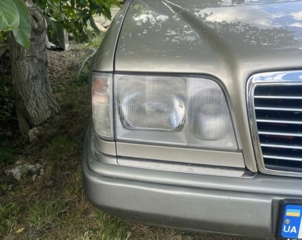 Сірий Мерседес 220, об'ємом двигуна 2.2 л та пробігом 210 тис. км за 5300 $, фото 14 на Automoto.ua