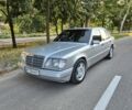 Сірий Мерседес 220, об'ємом двигуна 2.2 л та пробігом 380 тис. км за 5892 $, фото 1 на Automoto.ua