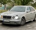 Серый Мерседес 220, объемом двигателя 2.2 л и пробегом 250 тыс. км за 2350 $, фото 1 на Automoto.ua