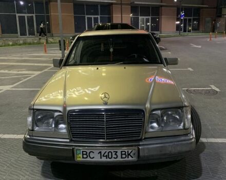 Серый Мерседес 220, объемом двигателя 2.2 л и пробегом 436 тыс. км за 2800 $, фото 2 на Automoto.ua