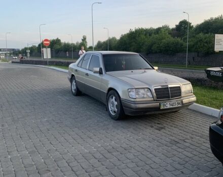 Серый Мерседес 220, объемом двигателя 2.2 л и пробегом 436 тыс. км за 2800 $, фото 6 на Automoto.ua