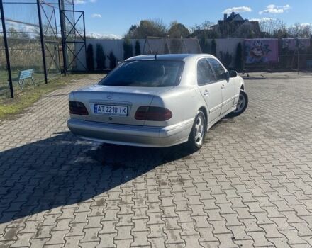 Серый Мерседес 220, объемом двигателя 2.2 л и пробегом 300 тыс. км за 3000 $, фото 3 на Automoto.ua