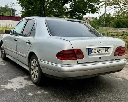 Серый Мерседес 220, объемом двигателя 2.2 л и пробегом 250 тыс. км за 2350 $, фото 9 на Automoto.ua