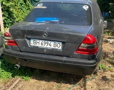 Сірий Мерседес 220, об'ємом двигуна 2 л та пробігом 220 тис. км за 750 $, фото 3 на Automoto.ua