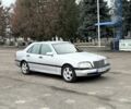 Серый Мерседес 220, объемом двигателя 2.2 л и пробегом 300 тыс. км за 1999 $, фото 2 на Automoto.ua