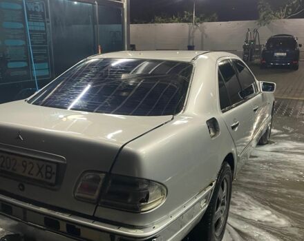 Серый Мерседес 220, объемом двигателя 4.3 л и пробегом 400 тыс. км за 3000 $, фото 3 на Automoto.ua