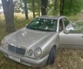 Серый Мерседес 220, объемом двигателя 2.2 л и пробегом 444 тыс. км за 2850 $, фото 4 на Automoto.ua