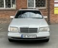 Серый Мерседес 220, объемом двигателя 2.2 л и пробегом 376 тыс. км за 2300 $, фото 1 на Automoto.ua