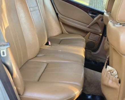 Серый Мерседес 220, объемом двигателя 2.2 л и пробегом 333 тыс. км за 1899 $, фото 11 на Automoto.ua