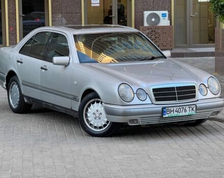 Серый Мерседес 220, объемом двигателя 2.2 л и пробегом 340 тыс. км за 3600 $, фото 4 на Automoto.ua