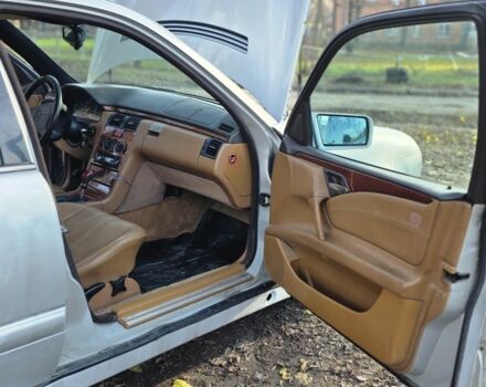 Серый Мерседес 220, объемом двигателя 2.2 л и пробегом 333 тыс. км за 1899 $, фото 12 на Automoto.ua