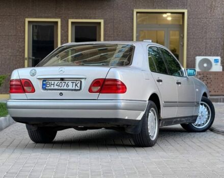 Серый Мерседес 220, объемом двигателя 2.2 л и пробегом 340 тыс. км за 3600 $, фото 5 на Automoto.ua