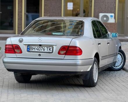 Серый Мерседес 220, объемом двигателя 2.2 л и пробегом 340 тыс. км за 3600 $, фото 6 на Automoto.ua