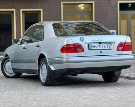 Серый Мерседес 220, объемом двигателя 2.2 л и пробегом 340 тыс. км за 3600 $, фото 9 на Automoto.ua