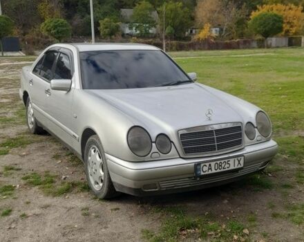 Серый Мерседес 220, объемом двигателя 2.9 л и пробегом 370 тыс. км за 4300 $, фото 1 на Automoto.ua