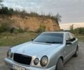 Серый Мерседес 220, объемом двигателя 2.1 л и пробегом 450 тыс. км за 3700 $, фото 1 на Automoto.ua