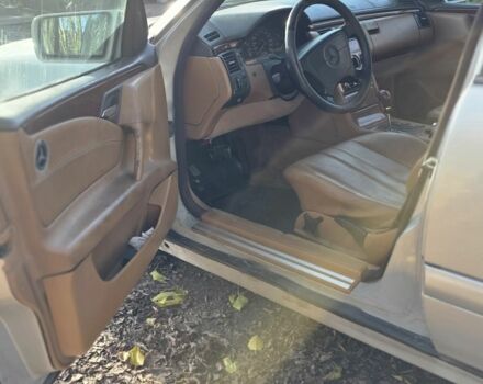 Серый Мерседес 220, объемом двигателя 2.2 л и пробегом 333 тыс. км за 1899 $, фото 14 на Automoto.ua