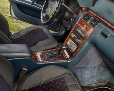 Серый Мерседес 220, объемом двигателя 2.9 л и пробегом 370 тыс. км за 4300 $, фото 5 на Automoto.ua