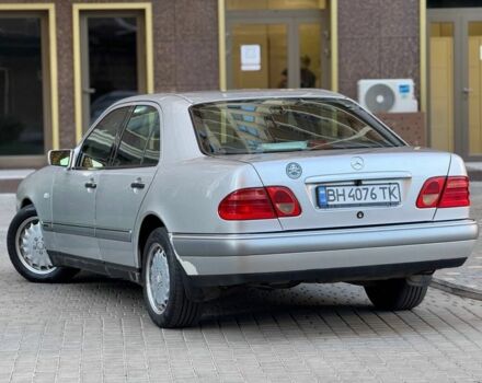 Серый Мерседес 220, объемом двигателя 2.2 л и пробегом 340 тыс. км за 3600 $, фото 8 на Automoto.ua