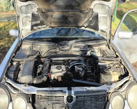 Серый Мерседес 220, объемом двигателя 2.2 л и пробегом 333 тыс. км за 1899 $, фото 21 на Automoto.ua