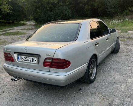 Серый Мерседес 220, объемом двигателя 2.1 л и пробегом 450 тыс. км за 3700 $, фото 4 на Automoto.ua