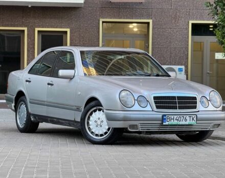 Серый Мерседес 220, объемом двигателя 2.2 л и пробегом 340 тыс. км за 3600 $, фото 2 на Automoto.ua